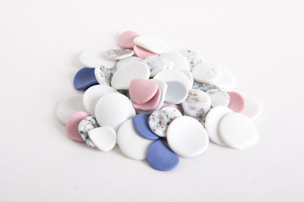 fragments blanc de porcelaine de limoges à déposer dans l'urne funéraire